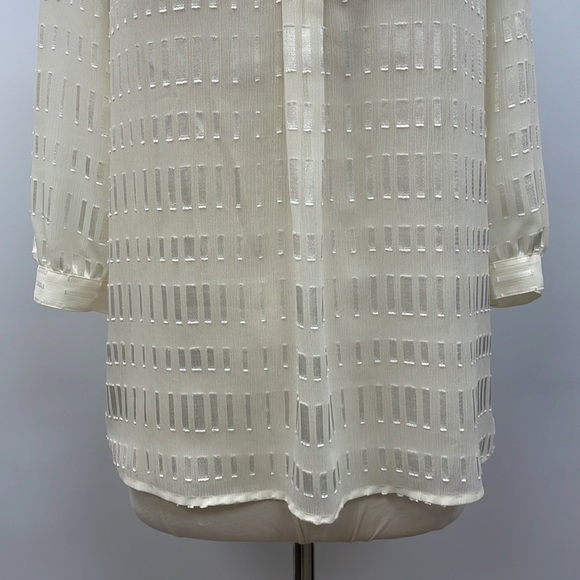 Ann Taylor Geometric Chiffon 3/4 Sleeve Split V-Neck Blouse White XS - Picture 3 of 9